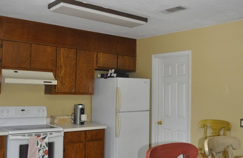 Auburn Condo | Game Day Simplicity - Sleeps 6, 2 BR 3 Bath