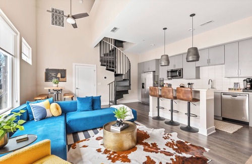 West End Apartment | Game Night Getaway - Minutes to DT FREE Parking