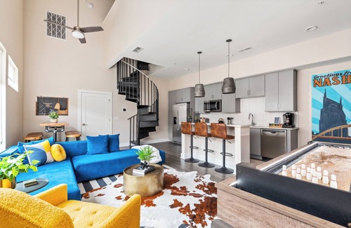 West End Apartment | Game Night Getaway - Minutes to DT FREE Parking