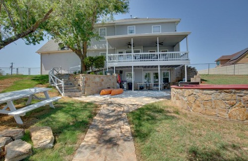 Dennis House | Scenic Granbury Lake Retreat with Deck and Child-Friendly Space