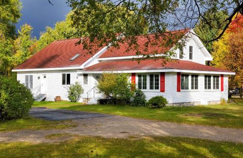 Bellaire House | Family-Friendly 4 Seasons Bellaire Haven: Ski & Golf Retreat