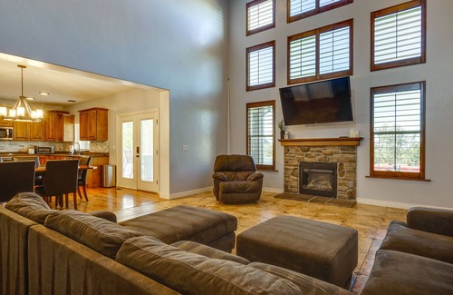 Kaysville House | Inviting Great Salt Lake House: Mountain Views & Spa Amenities