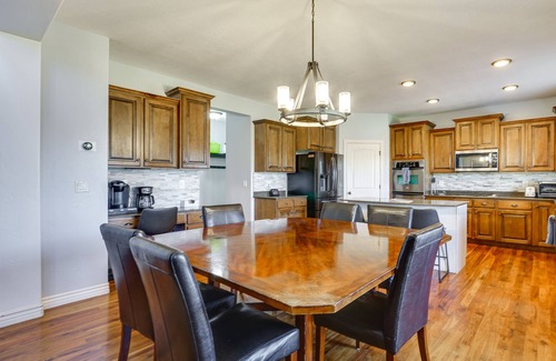 Kaysville House | Inviting Great Salt Lake House: Mountain Views & Spa Amenities