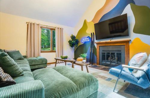 Massanutten House | Inviting Retreat with Game Room & Hot Tub Near Slopes