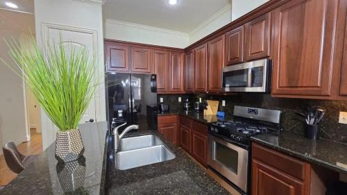 Woodlake - Briar Meadow House | Game & Soak Retreat 3BR Private Jacuzzi Pool Table
