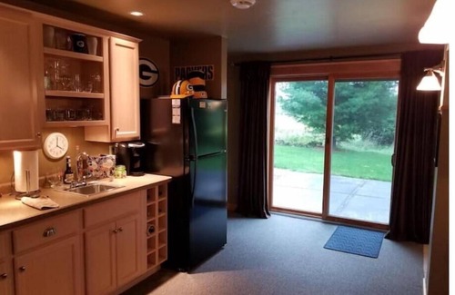 Howard Apartment | Experience Comfort and Ocean Views - Rated 10/10!
