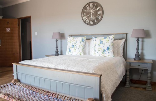 Vryburg House | Experience Game View Lodge: Pet Friendly with Oceanfront Pool