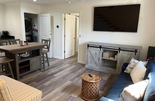 Auburn Condo | Gameday Comfort: Family-Friendly Retreat Near Stadiums