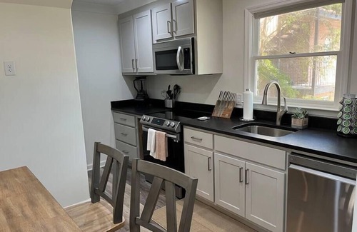 Auburn Condo | Gameday Comfort: Family-Friendly Retreat Near Stadiums