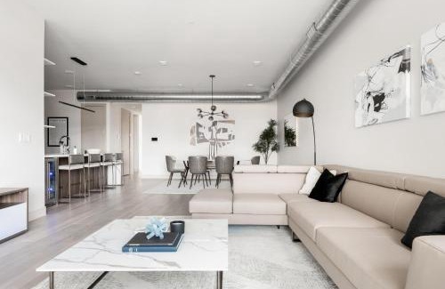 Jefferson Park House | Gameday Oasis with Private Balcony in Jefferson Park