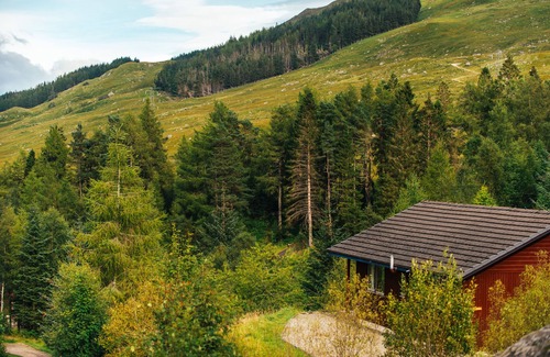 Crianlarich Ski Chalet | Discover Gamekeeper Chalet: Family-Friendly & Pet Welcoming