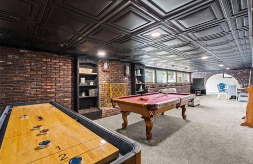 Blue Springs Villa | Unwind with Games Room, Pool & Golf Course Views
