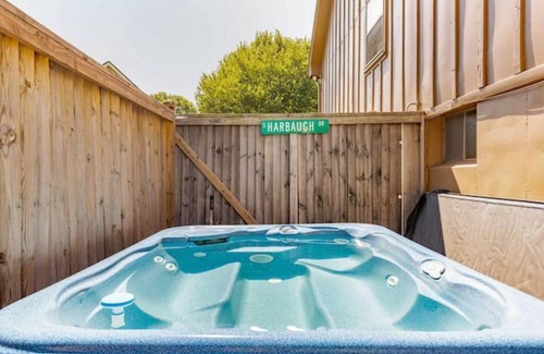 Blue Springs Villa | Unwind with Games Room, Pool & Golf Course Views