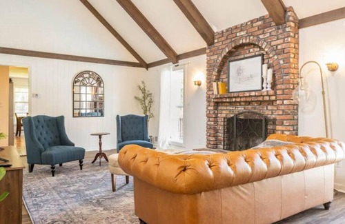 Blue Springs Villa | Unwind with Games Room, Pool & Golf Course Views