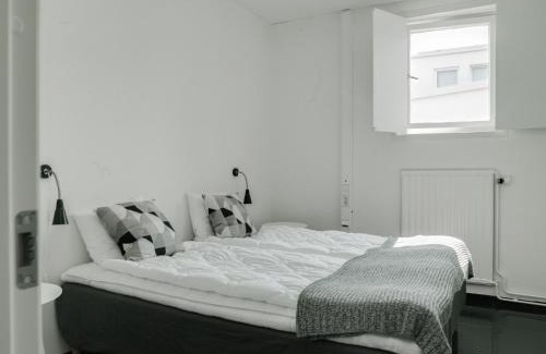 Borgholm House | Charming Gamla Televerket B&B with Breakfast & Family Amenities