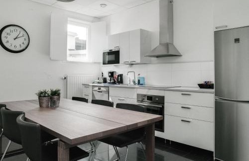 Borgholm House | Charming Gamla Televerket B&B with Breakfast & Family Amenities
