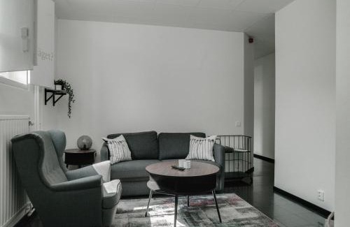 Borgholm House | Charming Gamla Televerket B&B with Breakfast & Family Amenities