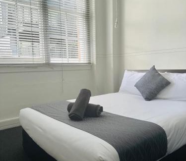 Auckland Central Business District Hotel | Budget-Friendly Gamma Hotel with Breakfast and Kitchen Access