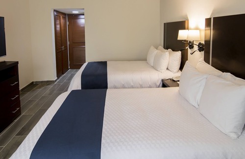 Tampico Hotel | Gamma Tampico: Highly Rated Escape with Pool & Spa