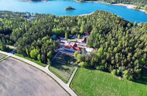 Pargas Resort | Pet-Friendly Gammelgård Pizza & Padel Resort with Pool
