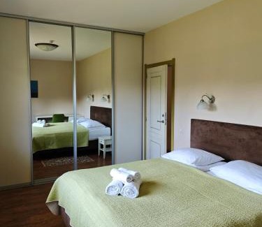 Karkle Hotel | Gamtos Perlas: Oceanfront Retreat with Hot Tub & Pet Friendly