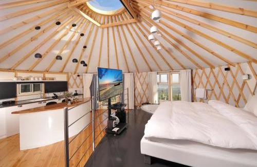 Amirim Cabin | Gan-Hamlachim: Oceanfront Escape with Spa & Hot Tub