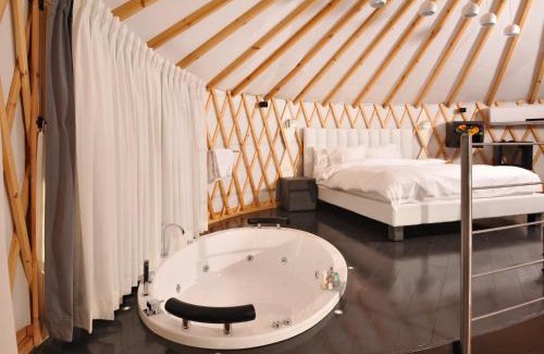Amirim Cabin | Gan-Hamlachim: Oceanfront Escape with Spa & Hot Tub