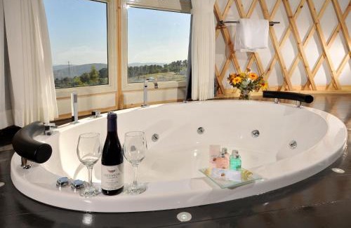 Amirim Cabin | Gan-Hamlachim: Oceanfront Escape with Spa & Hot Tub