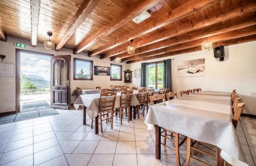 Bernex Ski Chalet | Spacious Gand Chalet: Ideal for 30 with Pool & Pet-Friendly