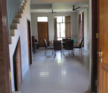 Roychak Apartment | Inviting Ganga Kutir Oak Villa in Raichak with Breakfast