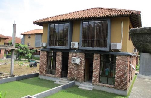 Roychak Apartment | Inviting Ganga Kutir Oak Villa in Raichak with Breakfast