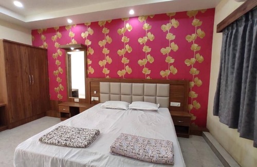 Varanasi Hotel | Child-Friendly Ganga Vatika Banquets & Guest House Retreat