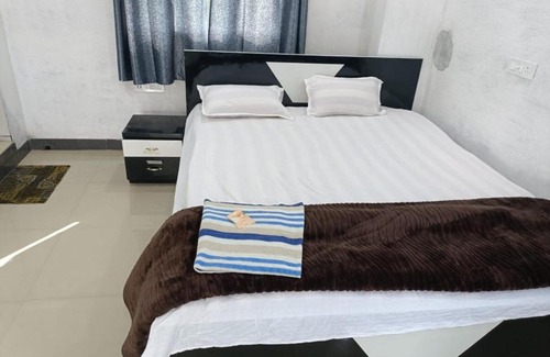Diamond Harbour House | Discover Gangasagar Das Guest House: Pet & Child Friendly