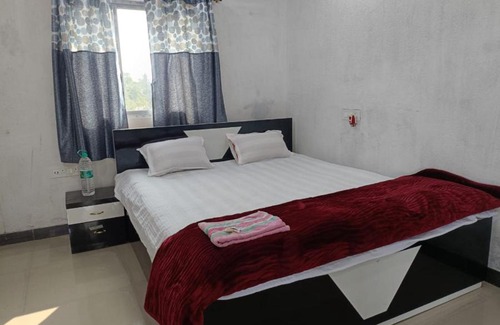 Diamond Harbour House | Discover Gangasagar Das Guest House: Pet & Child Friendly