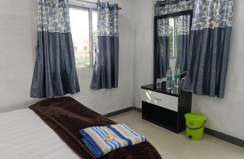 Diamond Harbour House | Discover Gangasagar Das Guest House: Pet & Child Friendly