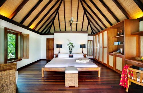 Gangehi Island Resort | Relax at Gangehi Island Resort & Spa with Oceanfront Views