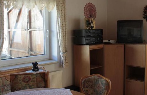 Wintersdorf Apartment | Pet-Friendly Retreat at Ganhör - Fam. Kaar with Breakfast
