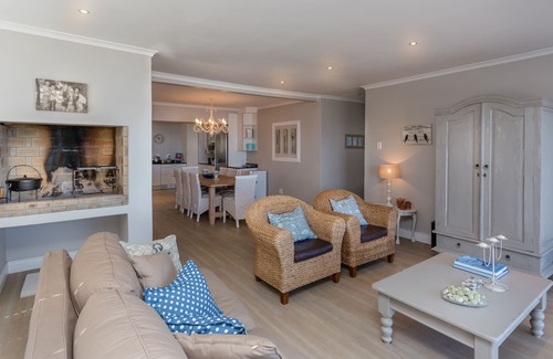 Gansbaai House | Gansbaai Seafront Holiday House: Perfect for Family Getaways