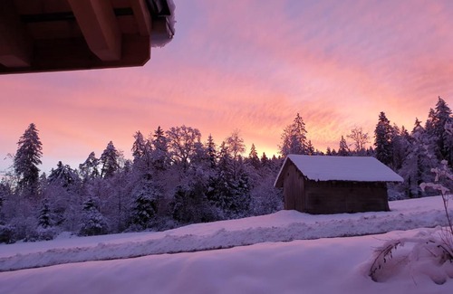 Rueschegg Cabin | Explore Gantrisch Lodge: Scenic Oceanfront Retreat