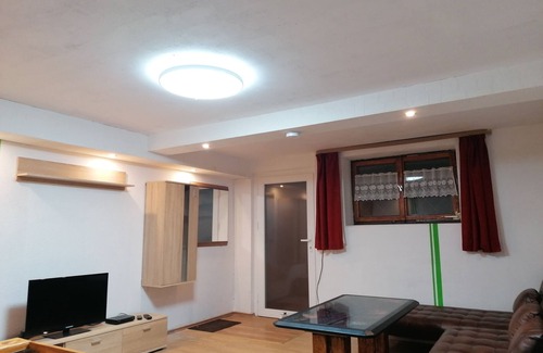 Gebsattel Apartment | Newly Renovated Apartment Near Rothenburg with Spa & Kitchen