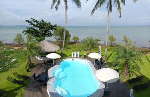 Ko Chang Apartment | Beachfront Villa with Pool & Hot Tub - 4-Star Retreat