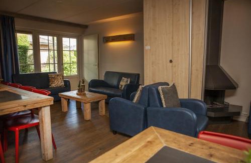 Voorthuizen Ski Chalet | Family-Friendly Ganzebeek Bungalow with Oceanfront Views