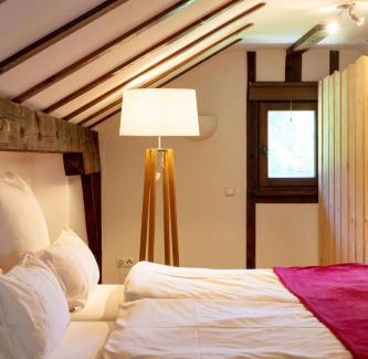 Unterwoessen House | Cozy Retreat with Garden and Private Sauna - Rated 9.3/10