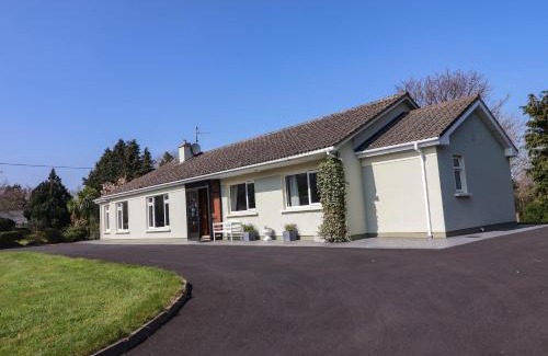Killarney House | Explore the Gap of Dunloe: Top-Rated 4-Star Family Escape