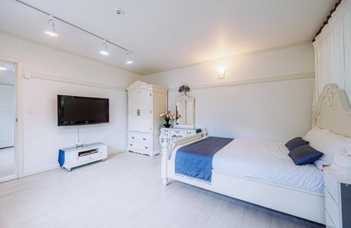 Buk House | Eco-Friendly Gapyeong Dorothy Pension with Hot Tub & Breakfast