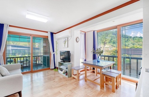 Sang House | Family-Friendly Gapyeong Himong Aegyeon Pension with Pool