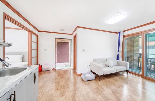 Sang House | Family-Friendly Gapyeong Himong Aegyeon Pension with Pool