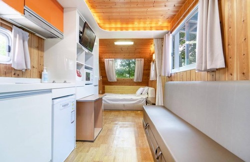 Gapyeong House | Relax at Gapyeong Karabankaempingnongwon with Pool Access