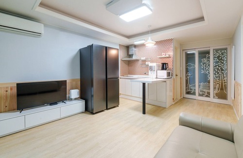 Buk House | Gapyeong Mungkeul House Pension