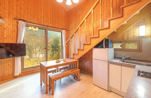 Buk House | Gapyeong Sanchaek Glamping Pension